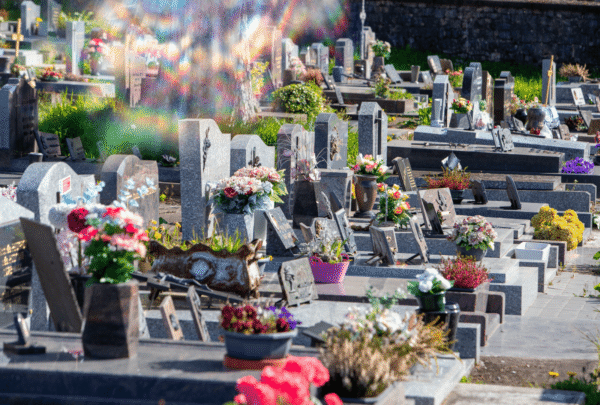 peut on enlever une plaque funeraire tombe