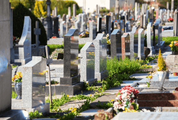 Quand acheter une plaque funéraire ?