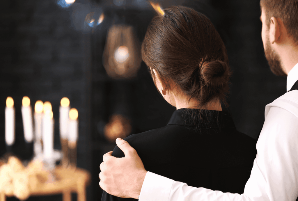 Quelle phrase graver sur la plaque funéraire d'un enfant ?