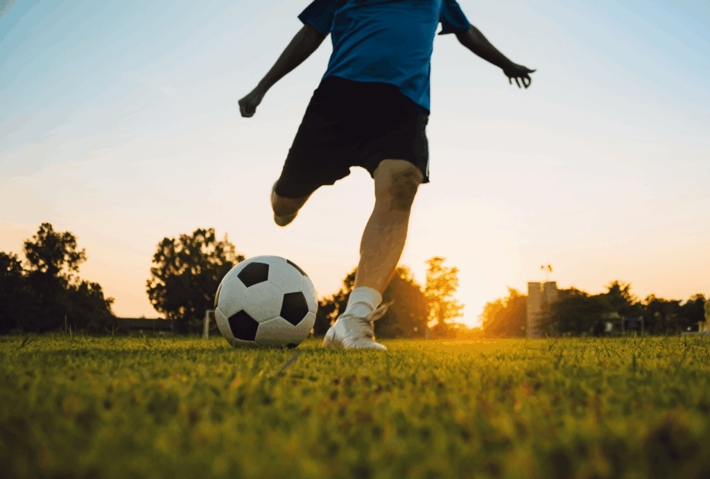 Quel texte sur une plaque funéraire d’un fan de foot ?