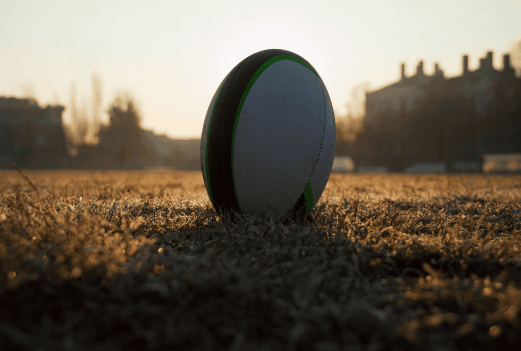 Quel texte sur une plaque funéraire d’un fan de rugby ?