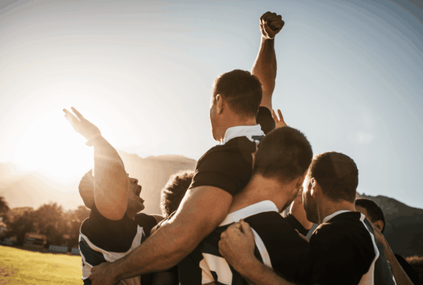 Quel texte sur une plaque funéraire d’un fan de rugby ?