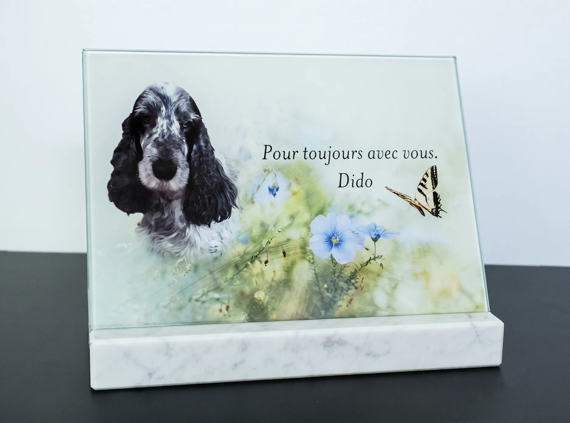 Plaque funéraire chien